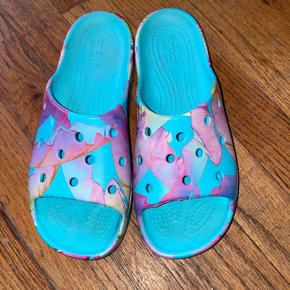 Almost New CROCS Womens CLASSIC PLATFORM PALM PRINT SLIDE US Women Size 7